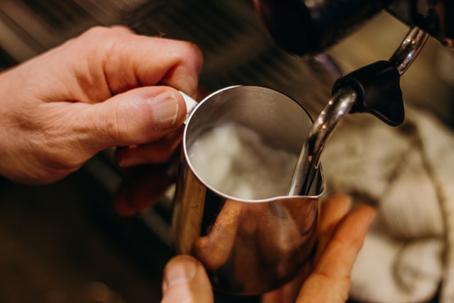 Steaming the milk